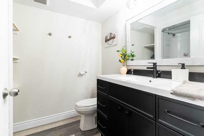 Photo - 717 St Antoine St