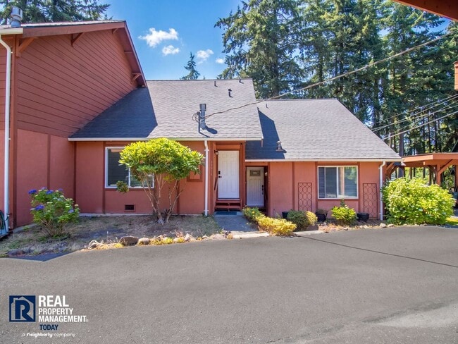 Building Photo - Freshly Updated Gig Harbor Townhome Near the Waterfront!