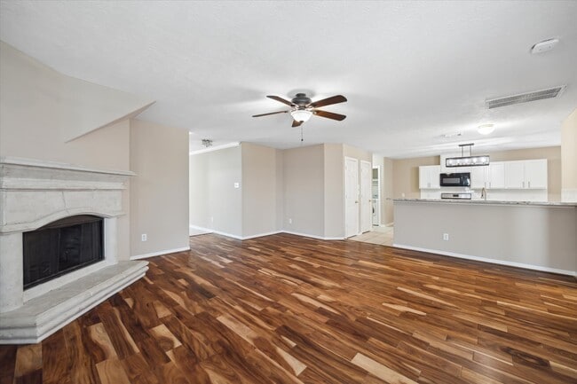 Photo - 2411 Lacyberry St