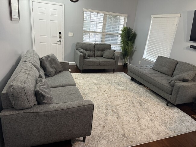 Photo - 689 Shannon Dr