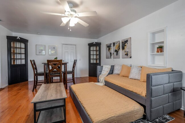 Photo - 3120 Peel Ave Unidad 1