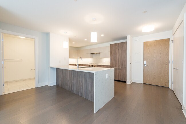 Photo - 9 Ave At Port Imperial Unit 421