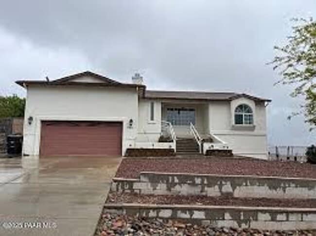 4921 N Reavis Dr