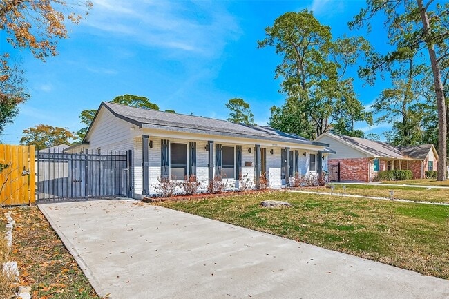 Photo - 10054 Cedardale Dr