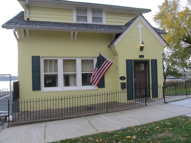 Front of House - 326 W 2nd St Rental