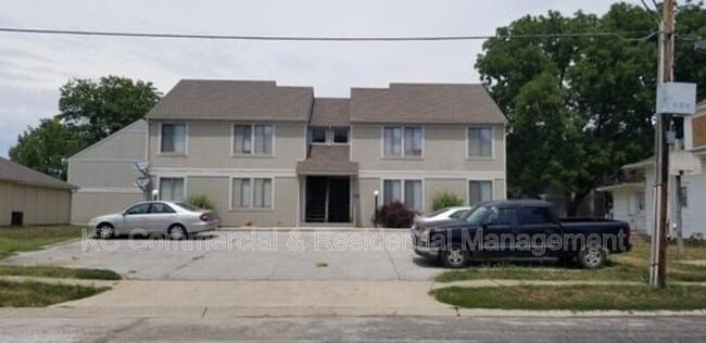 Building Photo - 208 W Meadow St Unit C