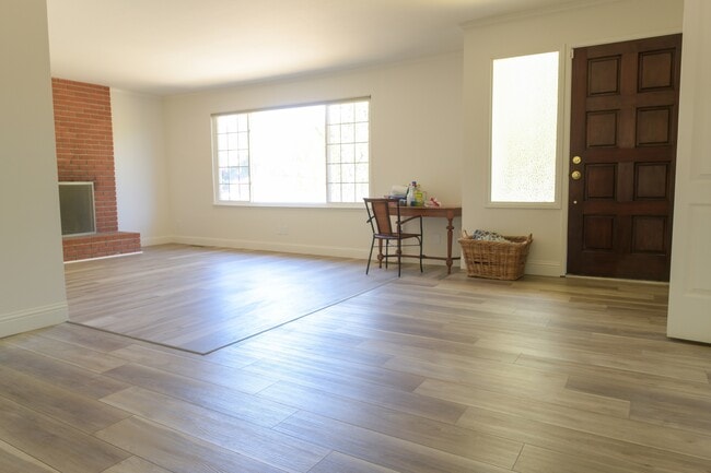 Photo - 636 Eastview Way