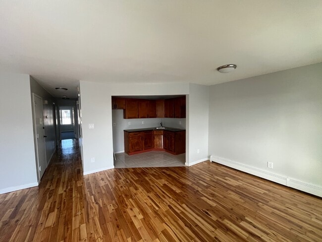 Building Photo - 967 E 94th St