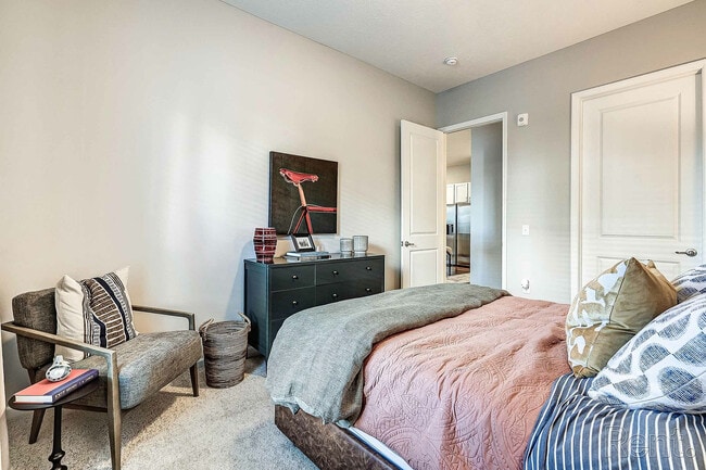 100058887_hdp_kendallpark_flpn1_cama2 - Kendall Park