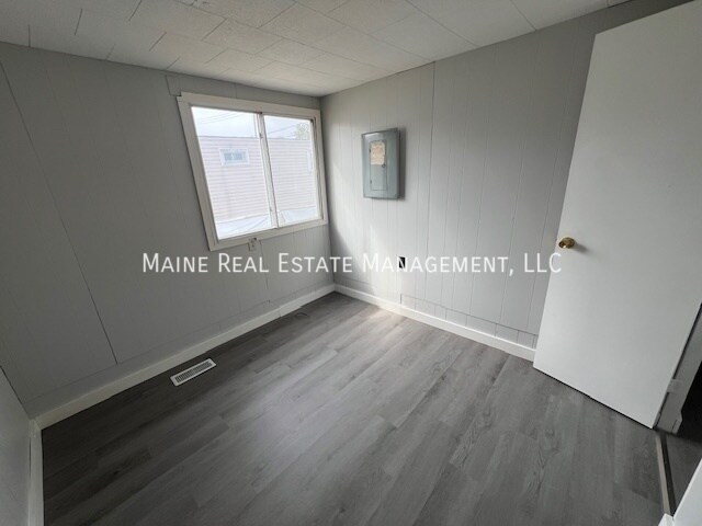 Photo - 681 Main Rd N