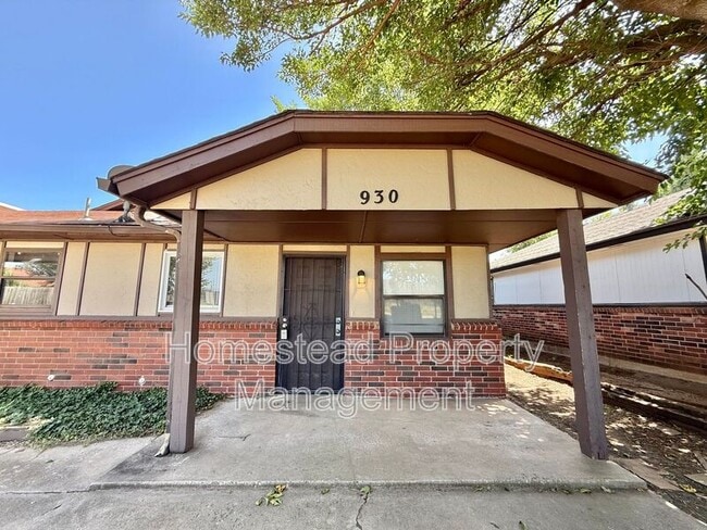 Building Photo - 930 SW 62nd St Rental