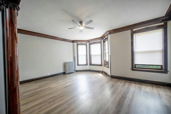 Photo - 6360 S Greenwood Ave Unit 6360 -  2