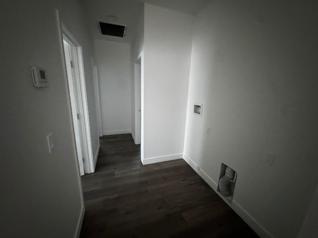 Photo - 1083 W 9th St