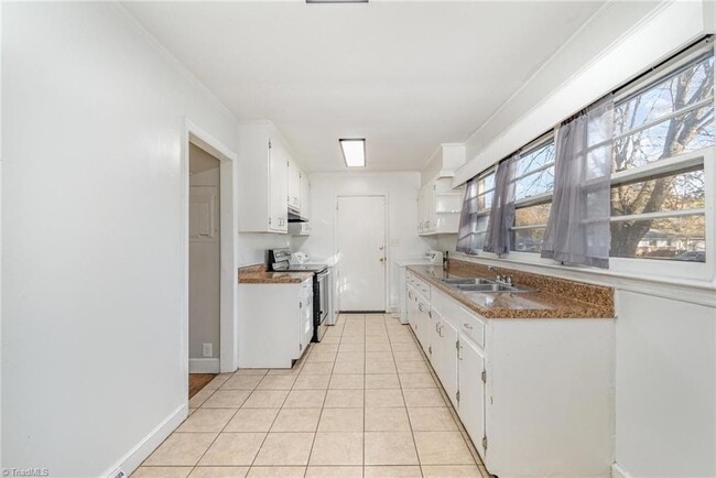 Photo - 2400 W Florida St