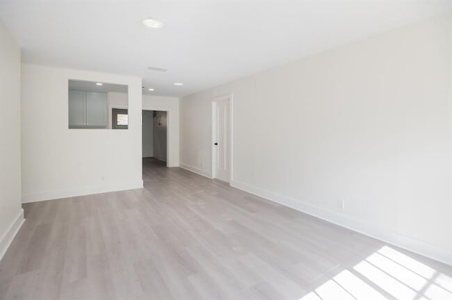 Photo - 2704 Carnarvon Ln