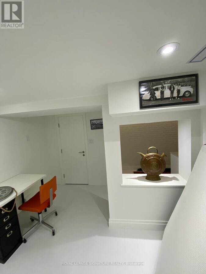 Photo - 19 Teddington Park Ave