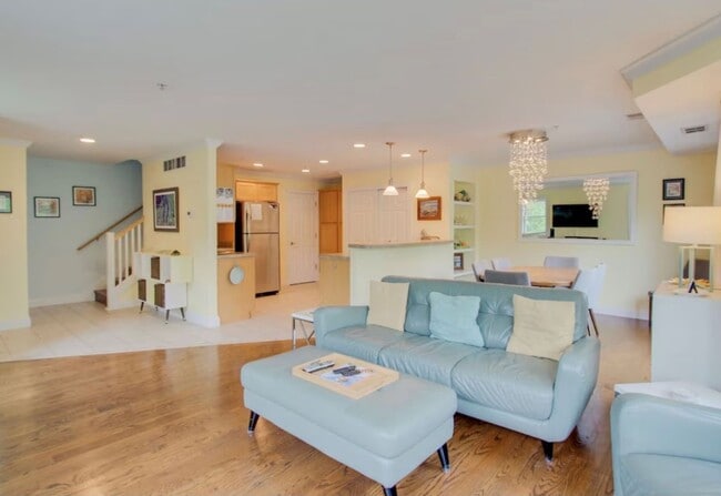 Photo - Move In Ready Winter Retreat in Downtown T...