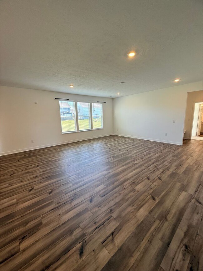 Photo - 1046 Elmwood Ln