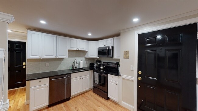 Photo - 290 Beacon St Unit 2