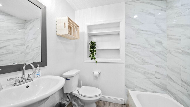 Photo - 10906 N Oakleaf Ave