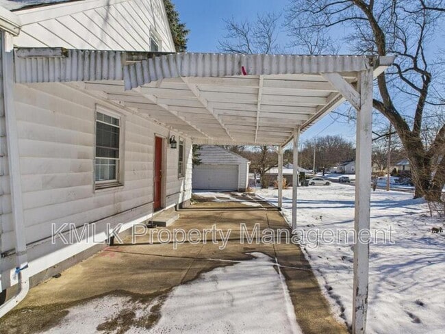 Photo - 871 Kennebec Ave