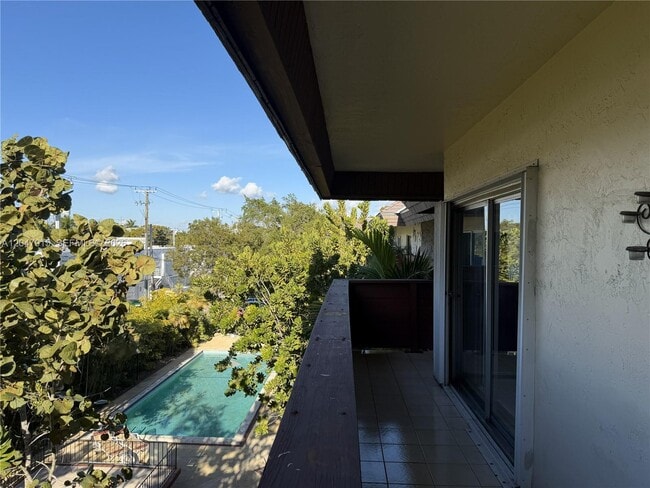 Building Photo - 1205 Mariposa Ave Unit 413