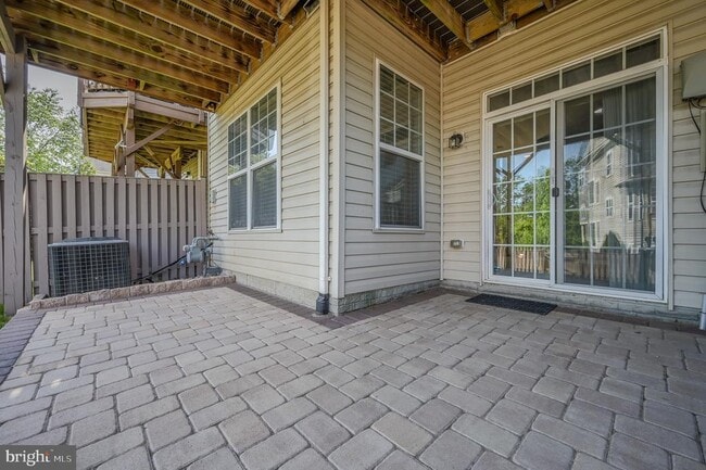 Photo - 342 Woodstream Blvd
