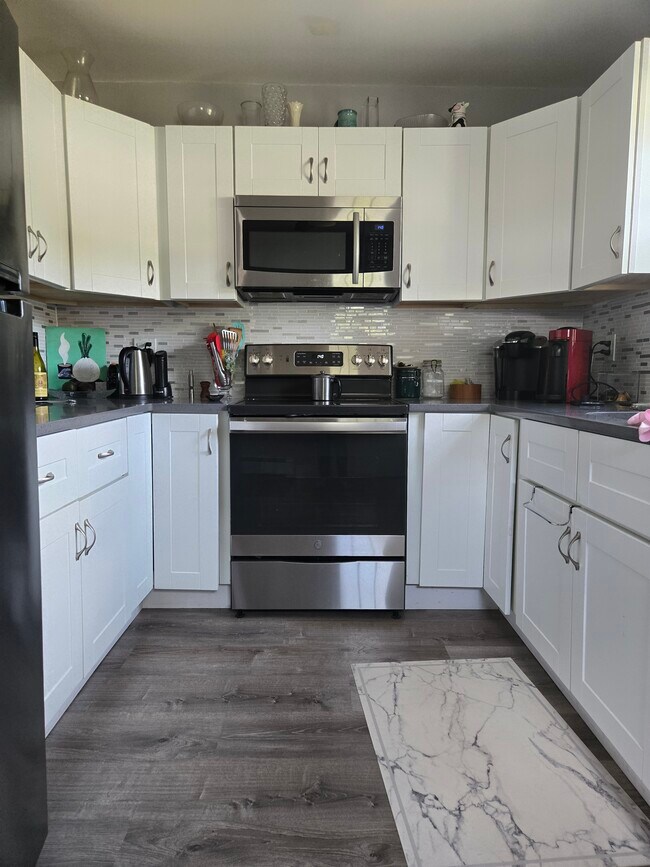 Photo - 15 Plandome Pl