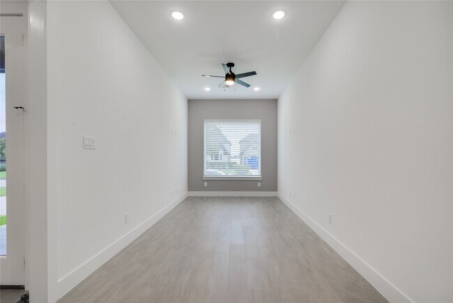 Photo - 171 Waterford Way