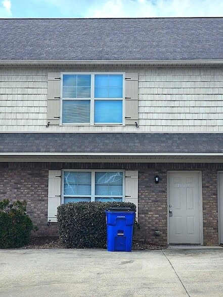 Photo - 1615 Manchester Trail NE