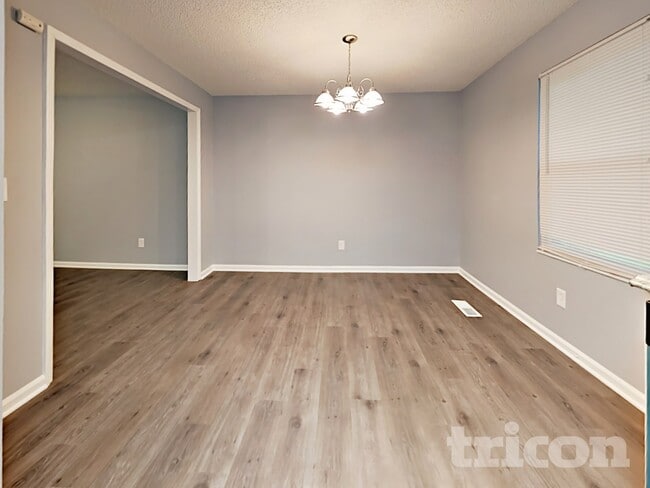 Photo - 111 Woodspur Rd