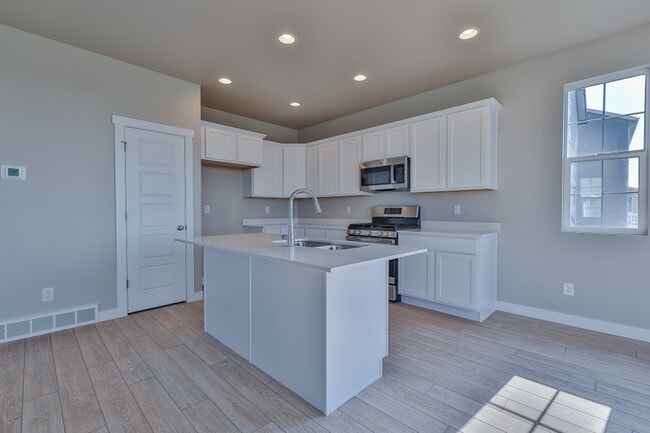 1062 W Osprey Dr