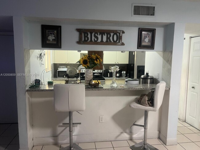 Building Photo - 590 NW 114th Ave Unit 101