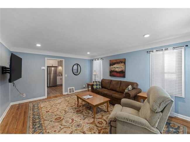 Photo - 4042 Lake Rd Ave