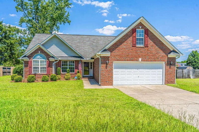 Building Photo - 131 River Birch Ln