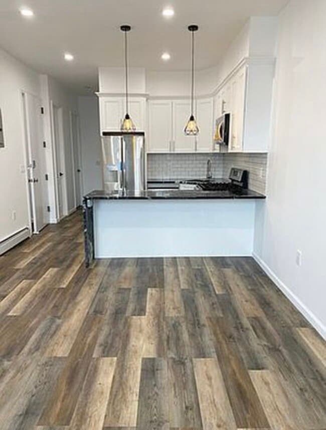 117 Wyckoff Ave Unit 3FL