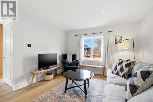 Photo - 24 Glenburn Ave