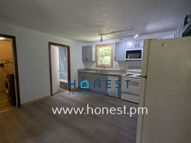Photo - 2496 N Belfast Ave Unidad 1