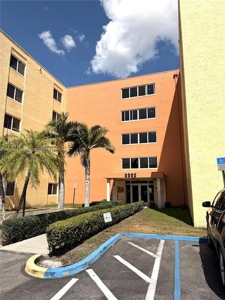 Building Photo - 6990 NW 186th St Unit 4-210A