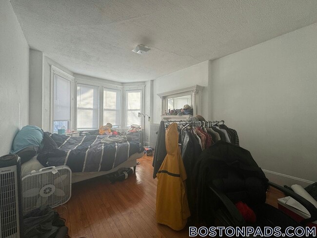 Photo - 1377A Commonwealth Ave Unidad 3