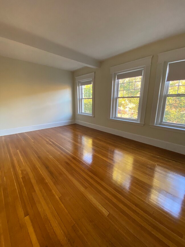 Photo - 1595 Beacon St Unidad 6