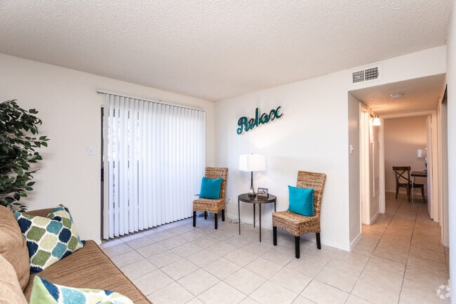 2HAB, 1BA - 796SF Sala de estar - Loma Vista Apartments