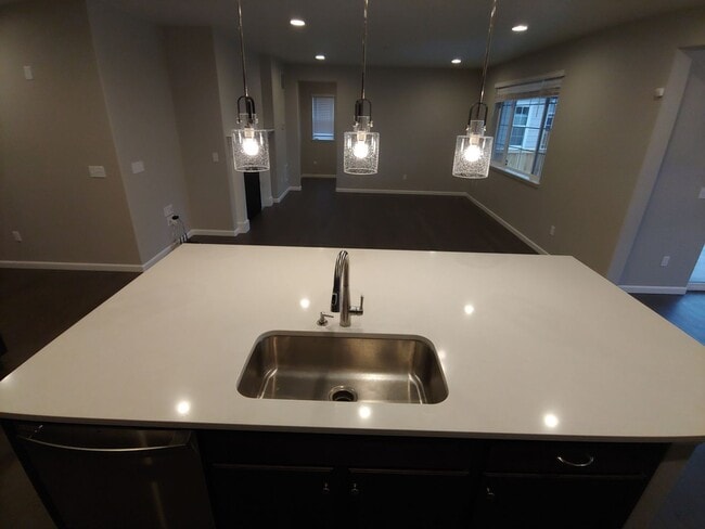 Photo - Gorgeous 4 Bed 3.5 Bath in Fantastic Location