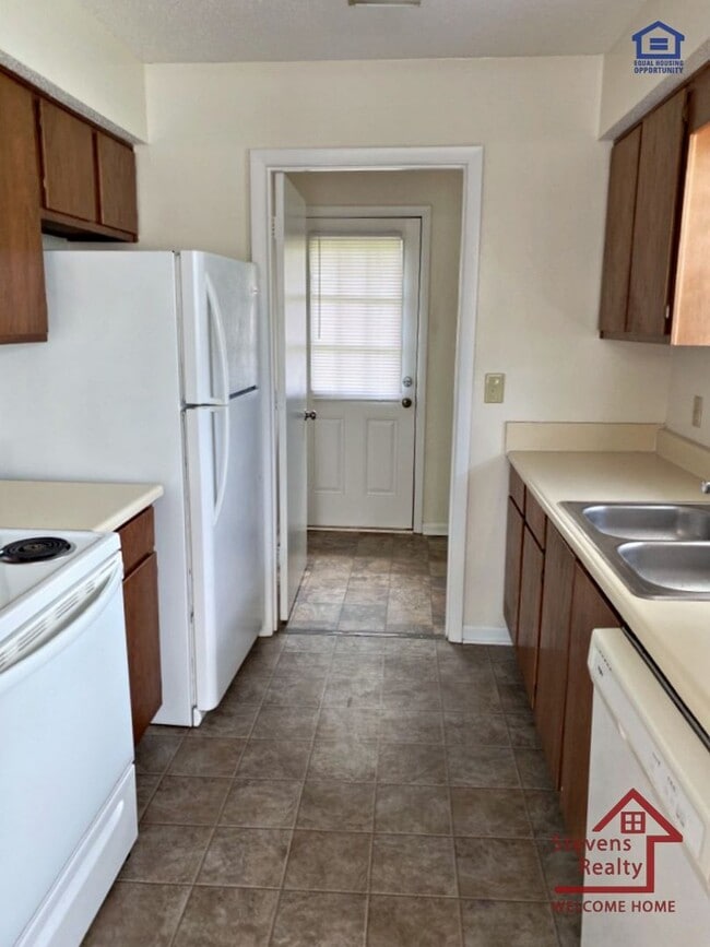 Photo - 445 Oriole Dr