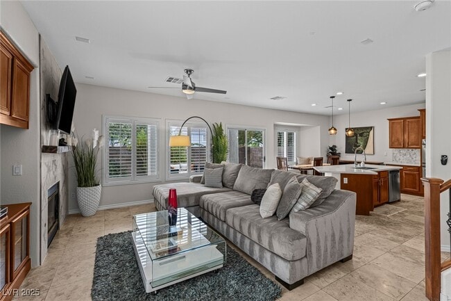 Photo - 275 Spectacular St