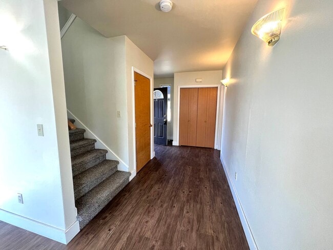Photo - 1308 N Brooklane St Unidad 3