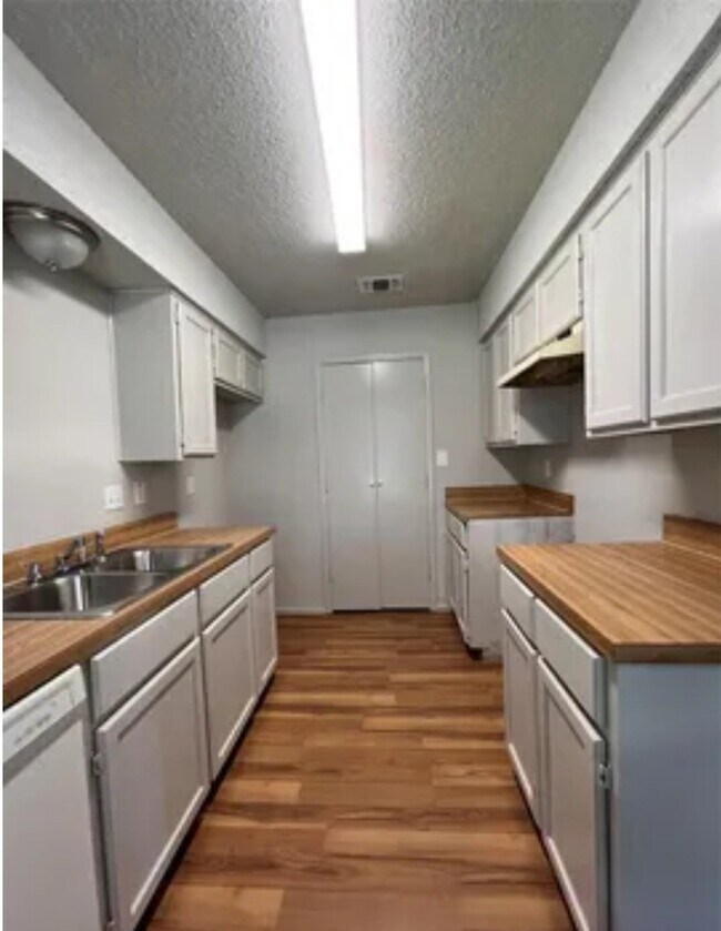 800 Woodland Ct Unidad .