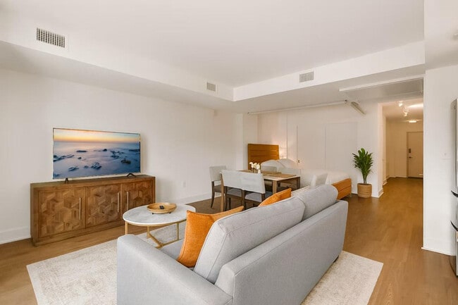 Photo - 2001 Massachusetts Ave NW Unidad ID1395474P