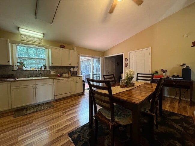 Photo - Comfort, Convenience, and Great Location!!