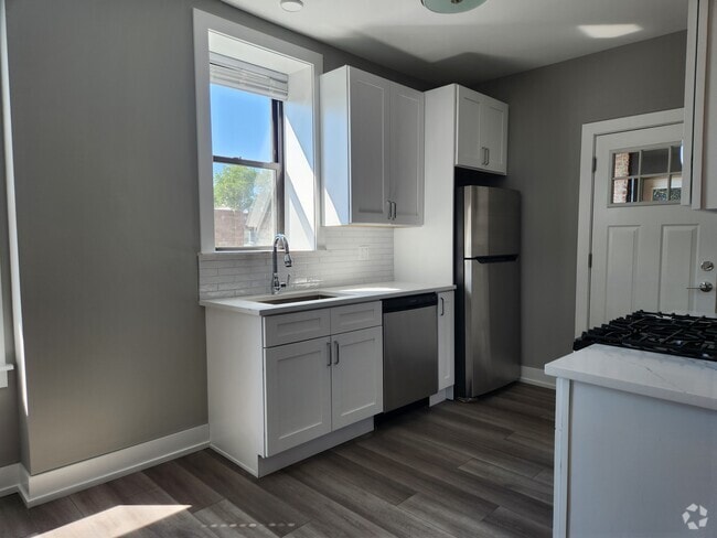Building Photo - 3939 N Janssen Ave Unit 3 Rental